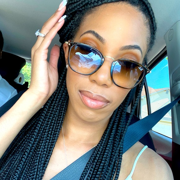 Meet your Posher, Keyosha - Picture 1 of 1